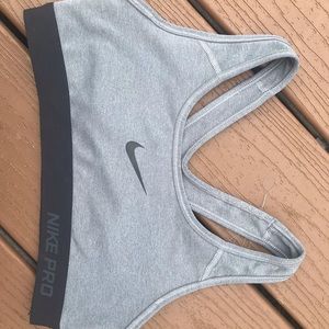 grey nike sports bra!!
